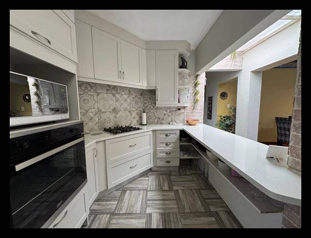 4 BEDROOM CLUSTER FOR SALE IN GLEN MARAIS